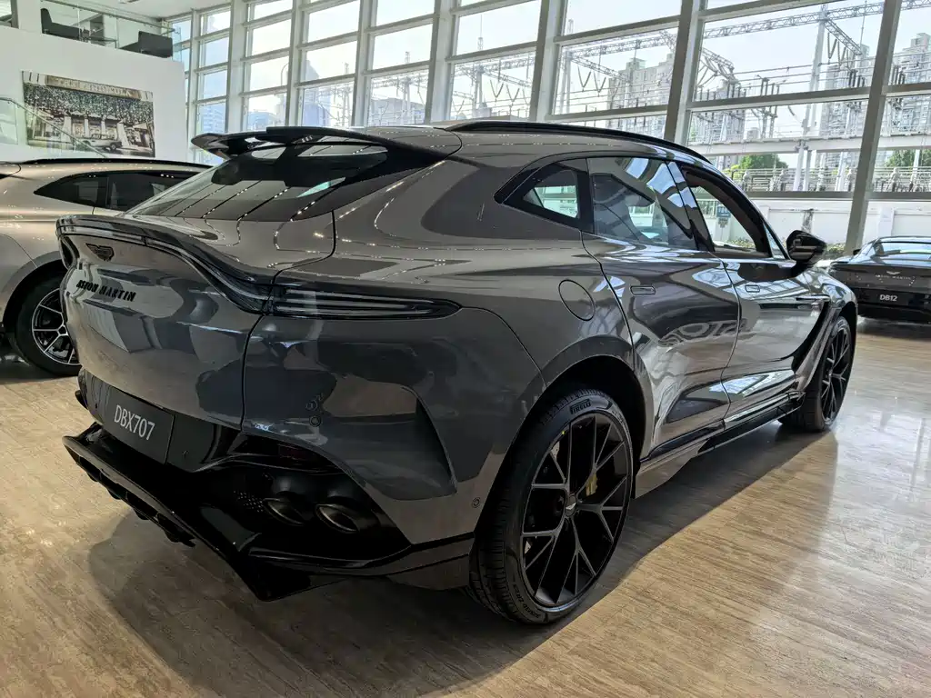 Aston Martin DBX