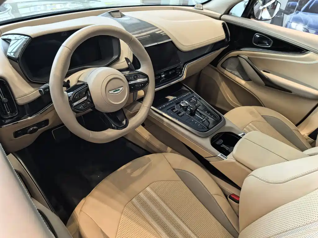 Aston Martin DBX
