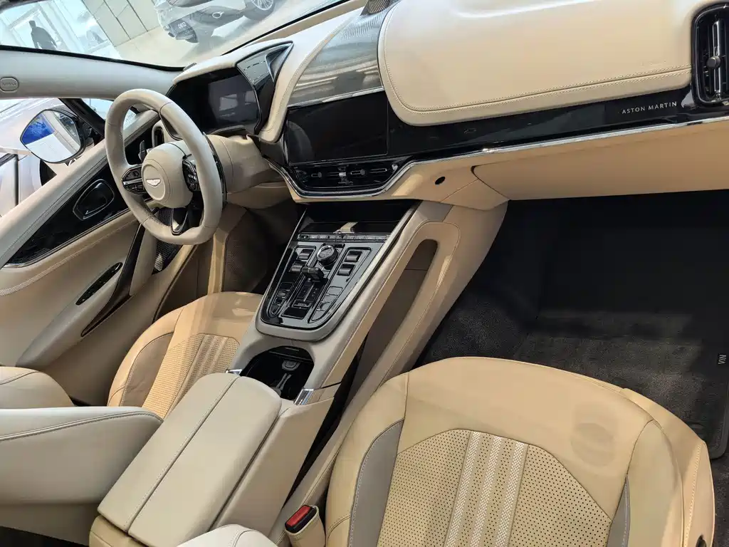 Aston Martin DBX