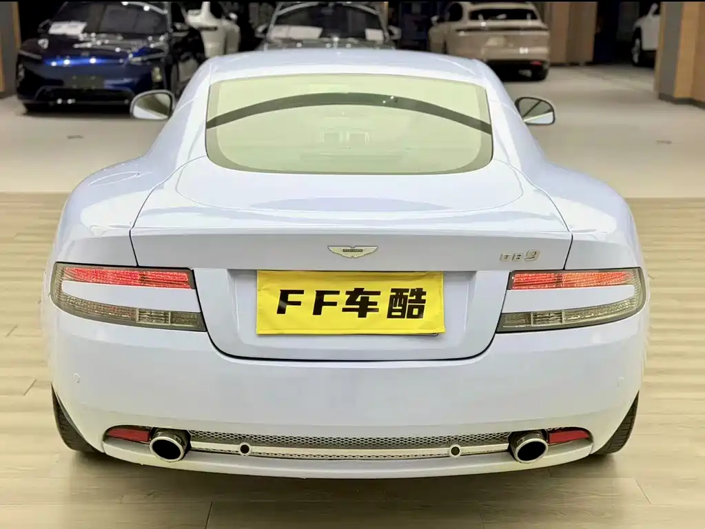 Aston Martin DB9
