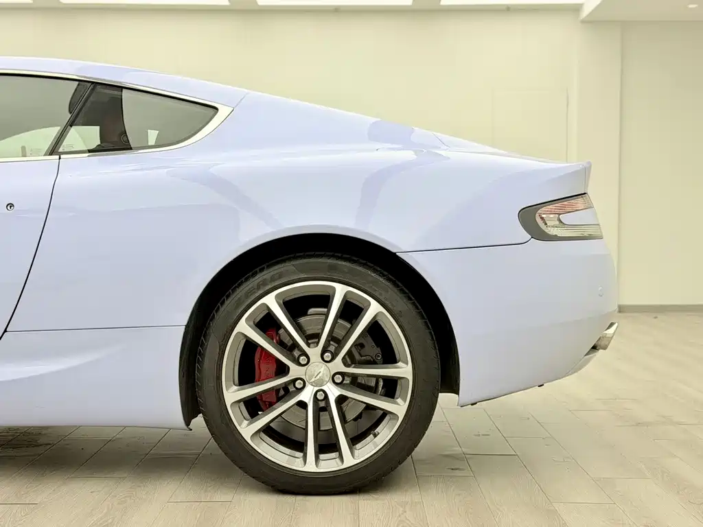 Aston Martin DB9