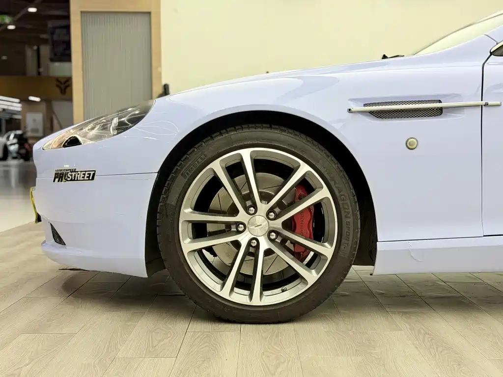Aston Martin DB9