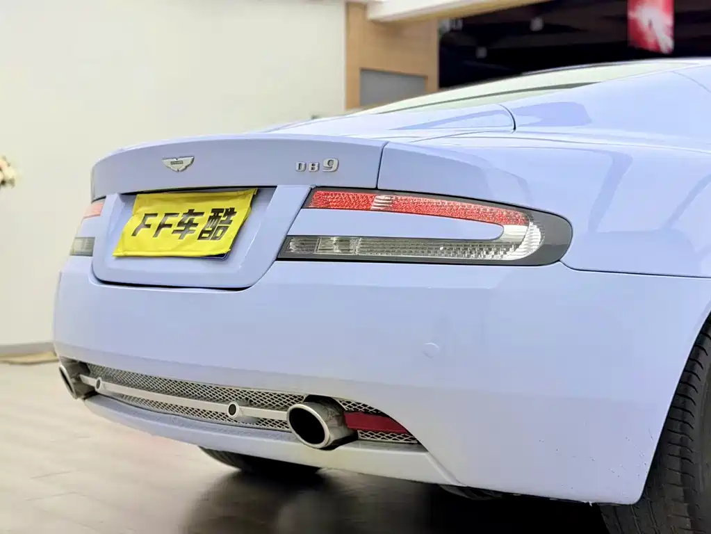 Aston Martin DB9