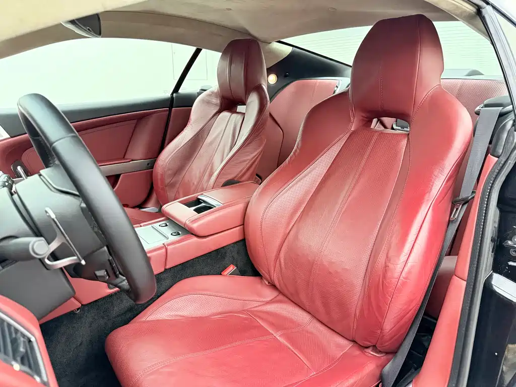 Aston Martin DB9
