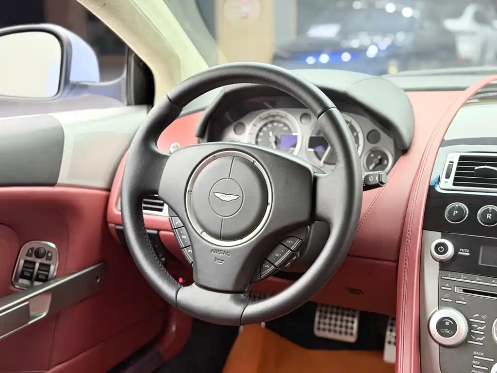 Aston Martin DB9