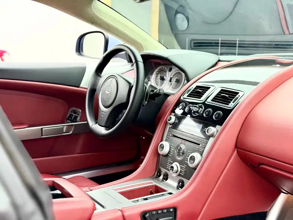 Aston Martin DB9