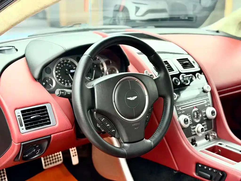 Aston Martin DB9