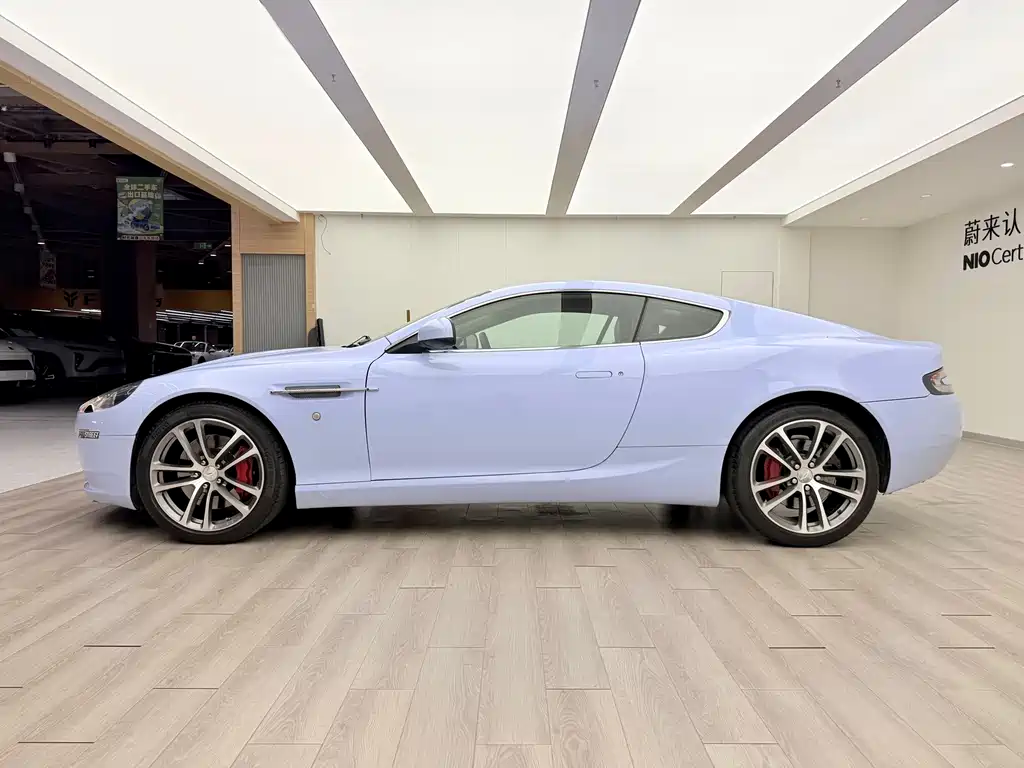 Aston Martin DB9
