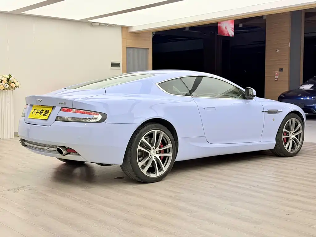 Aston Martin DB9