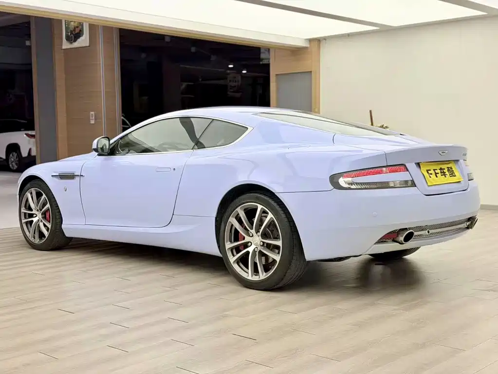 Aston Martin DB9