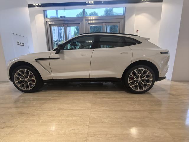 Aston Martin Aston Martin DBX