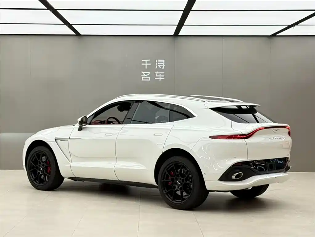 Aston Martin DBX