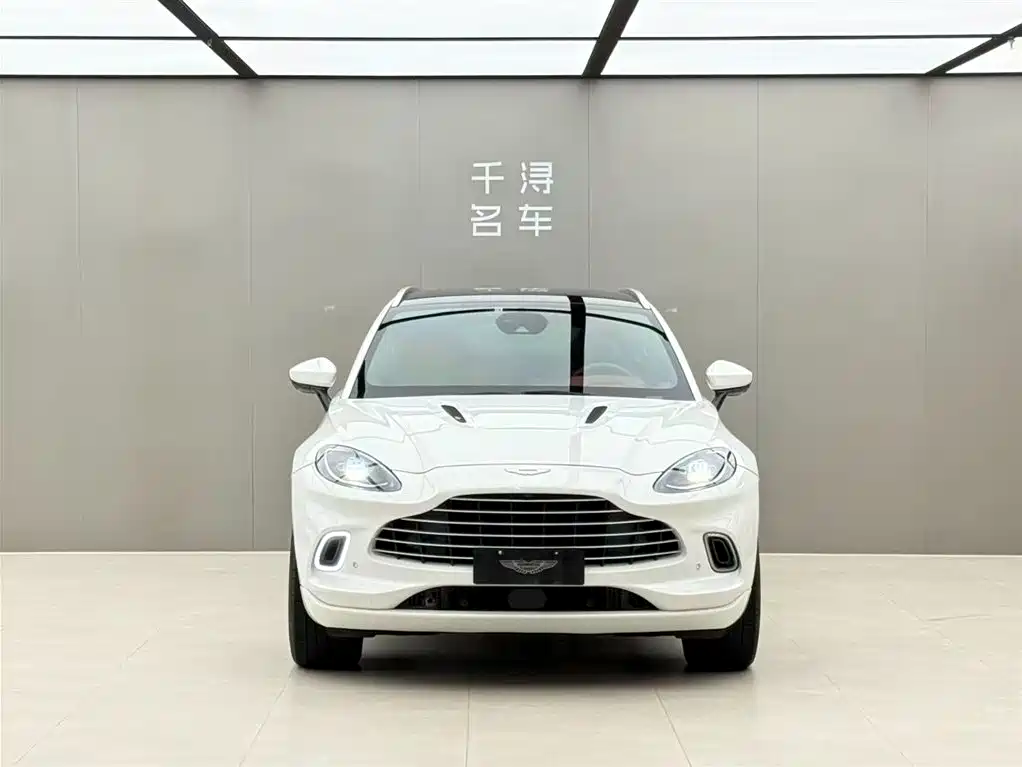 Aston Martin DBX