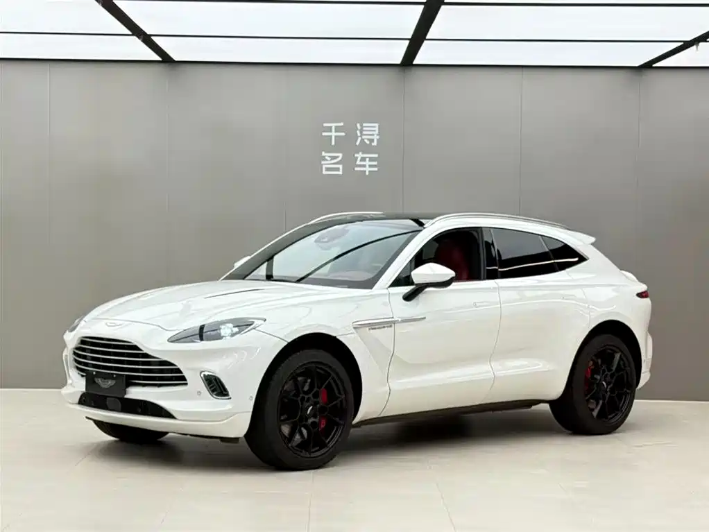 Aston Martin DBX