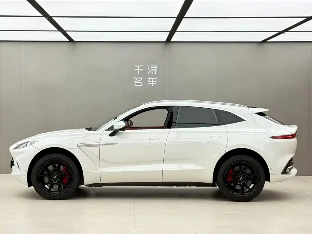 Aston Martin DBX