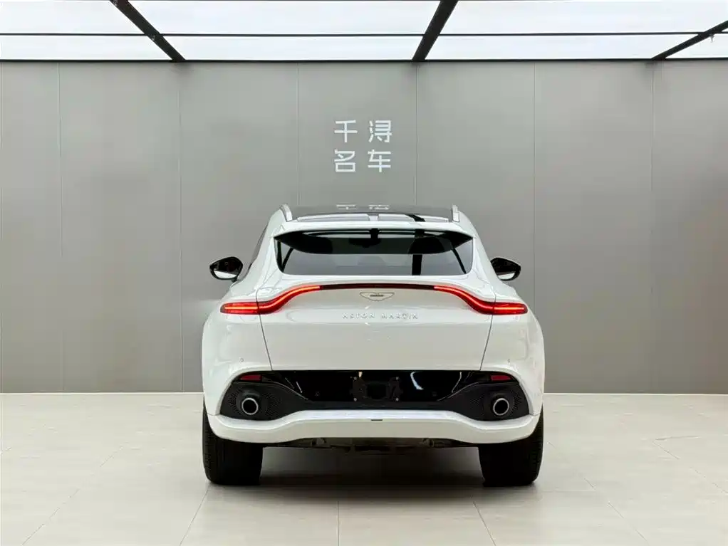 Aston Martin DBX