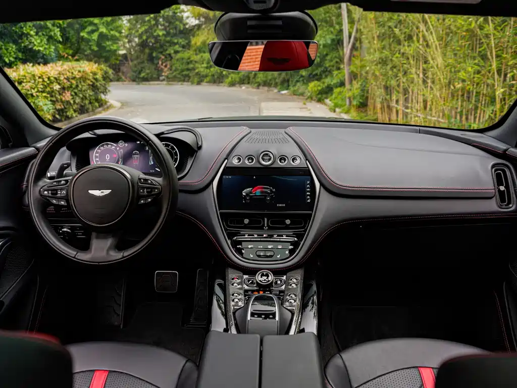 Aston Martin DBX