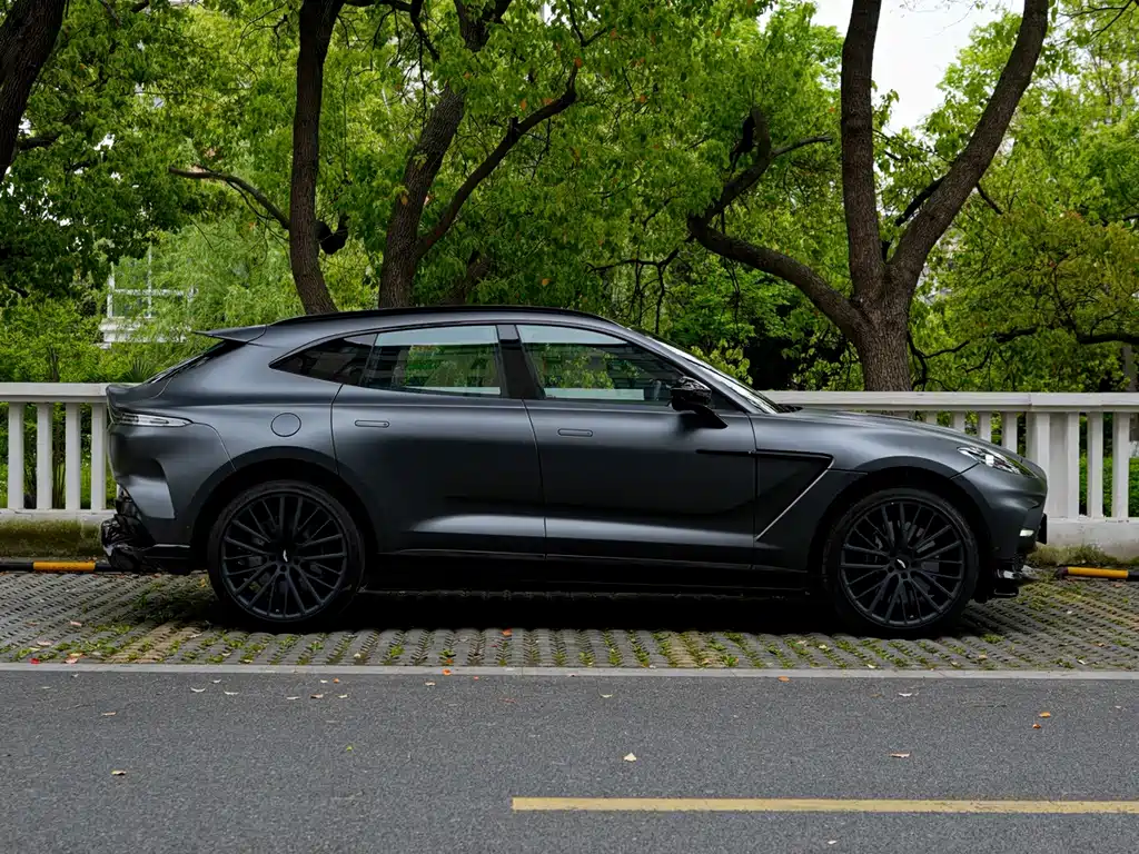 Aston Martin DBX
