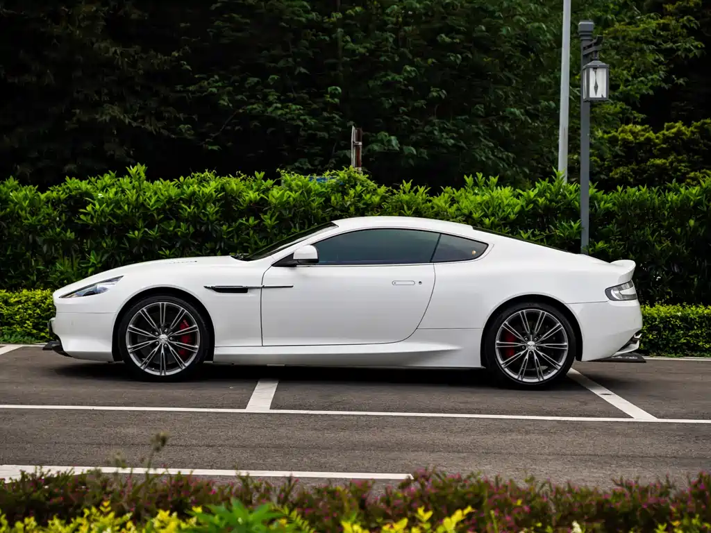 Aston Martin DB9