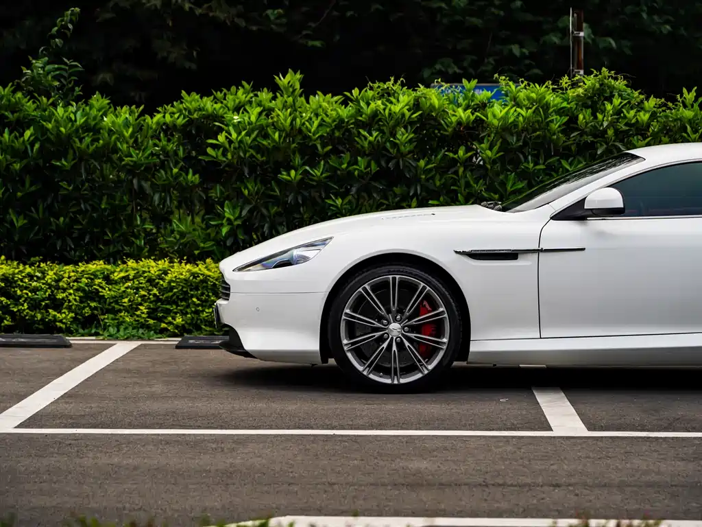Aston Martin DB9