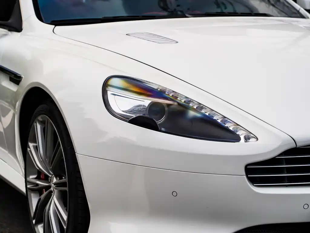 Aston Martin DB9