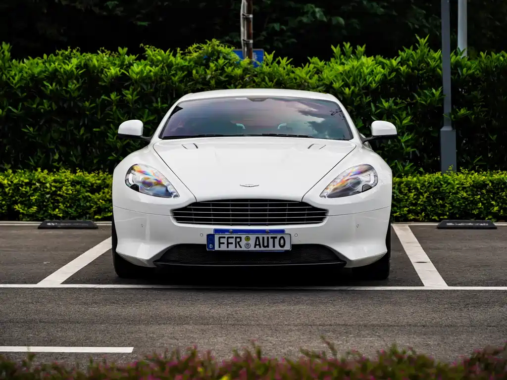 Aston Martin DB9