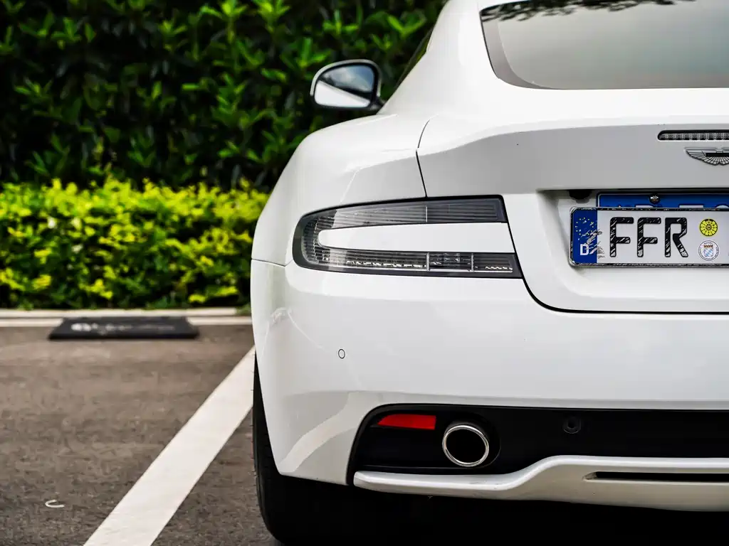 Aston Martin DB9