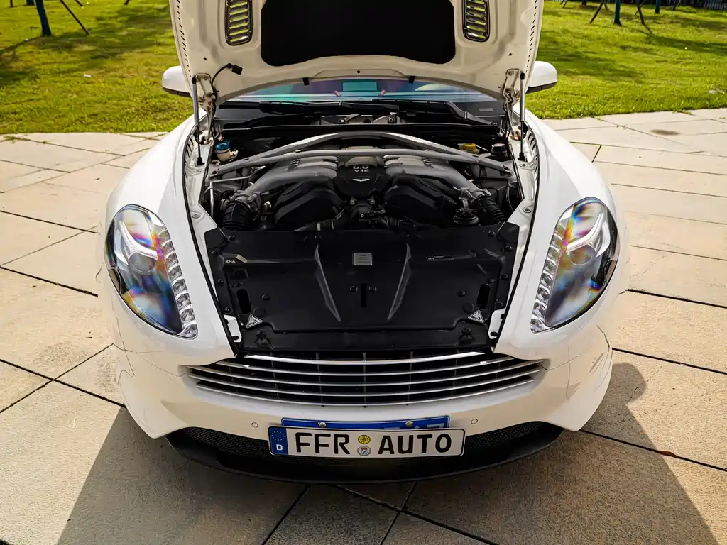 Aston Martin DB9