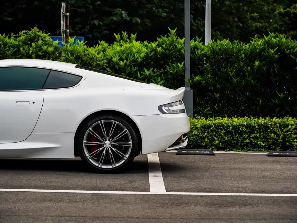 Aston Martin DB9
