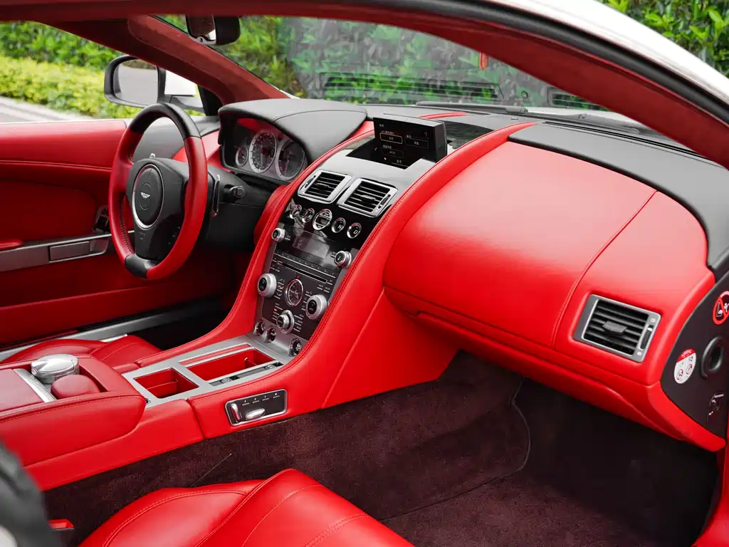 Aston Martin DB9