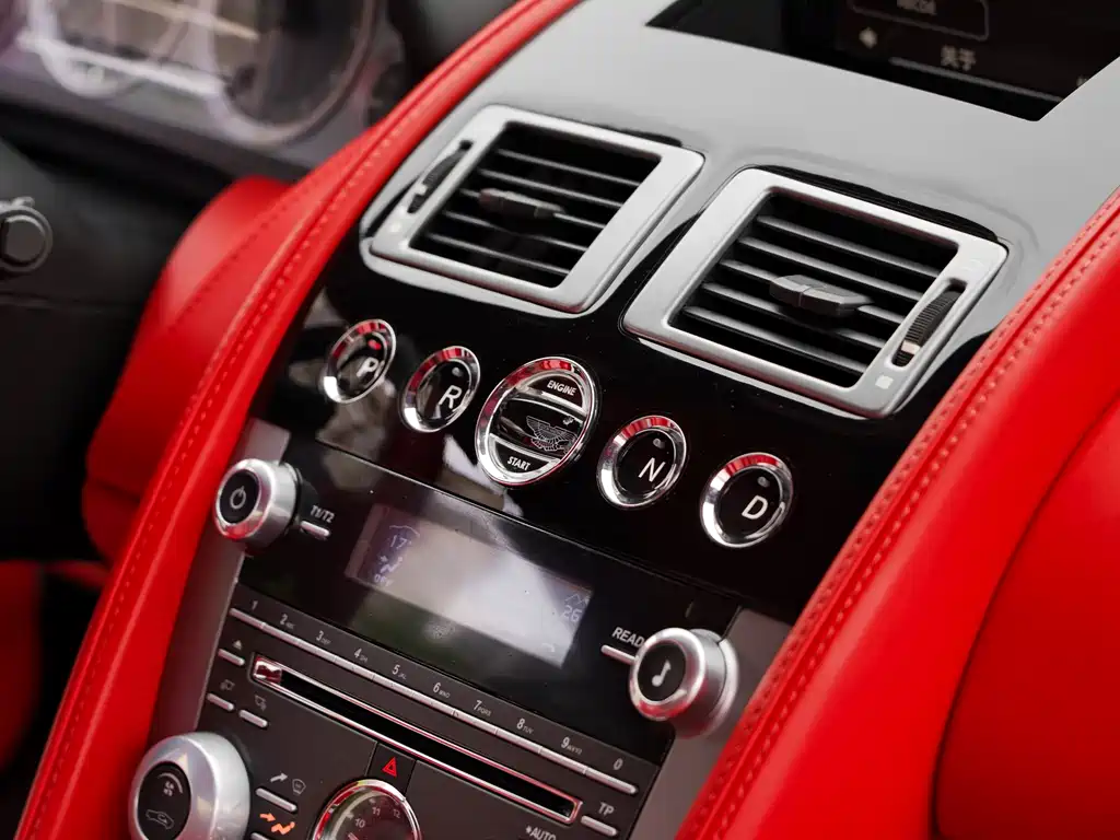 Aston Martin DB9