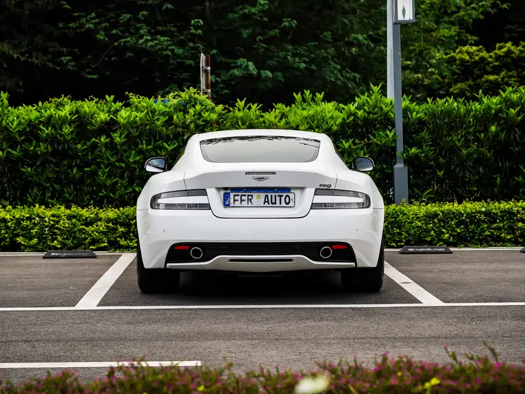 Aston Martin DB9