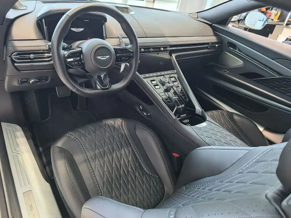 Aston Martin DB12