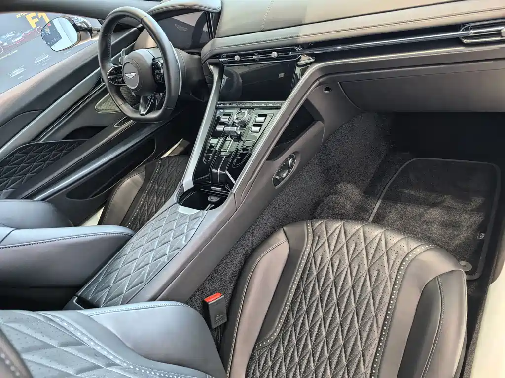 Aston Martin DB12
