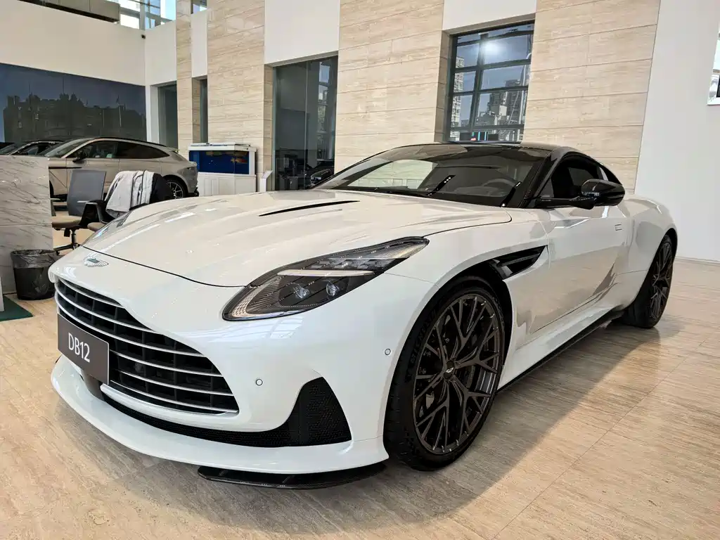 Aston Martin DB12