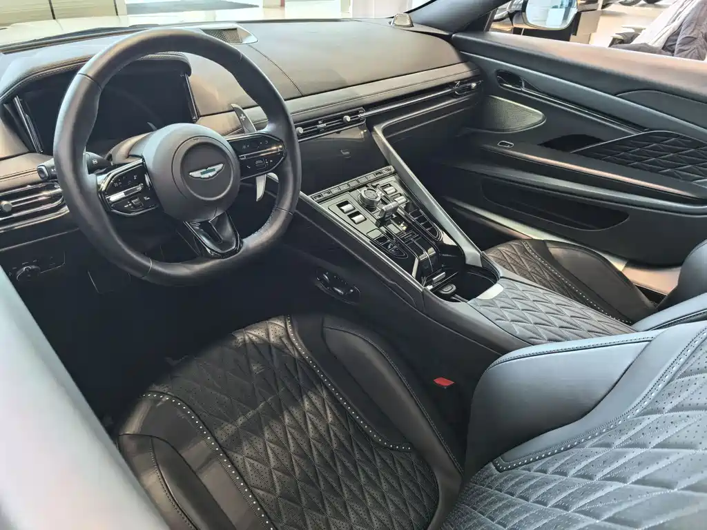 Aston Martin DB12