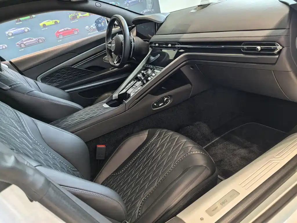 Aston Martin DB12