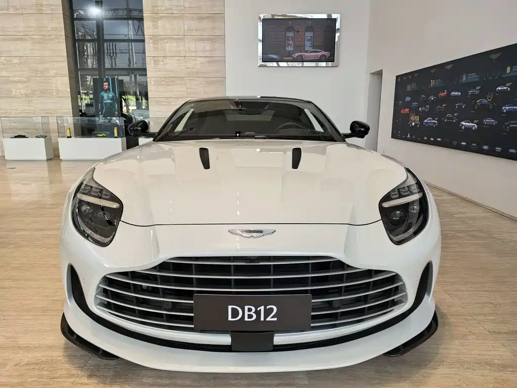 Aston Martin DB12