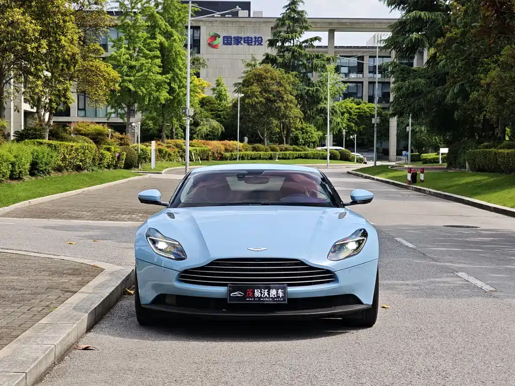 Aston Martin DB11