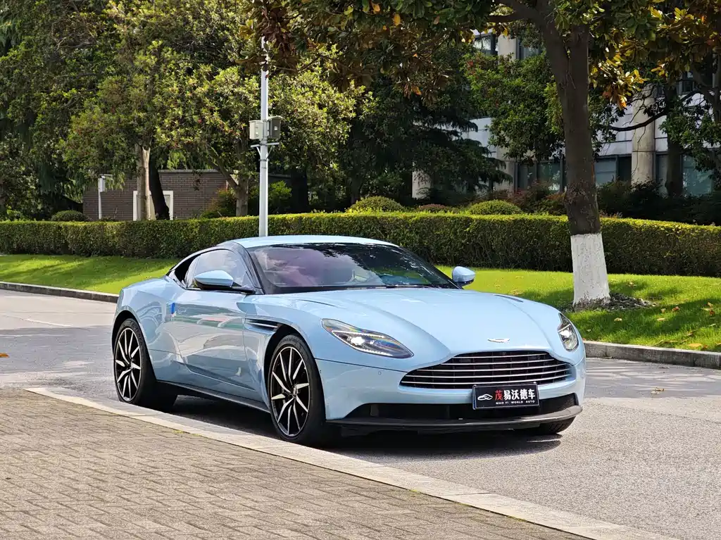 Aston Martin DB11