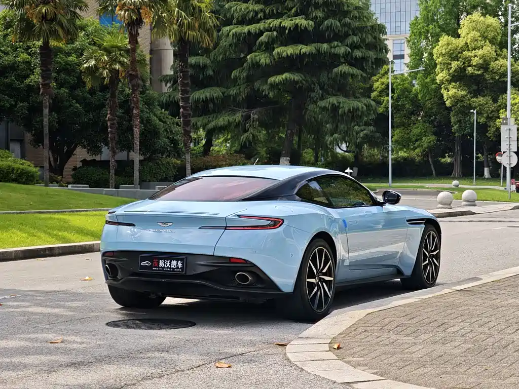 Aston Martin DB11