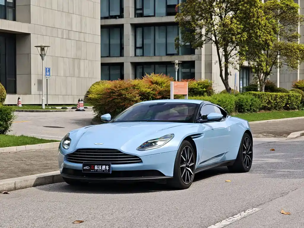 Aston Martin DB11