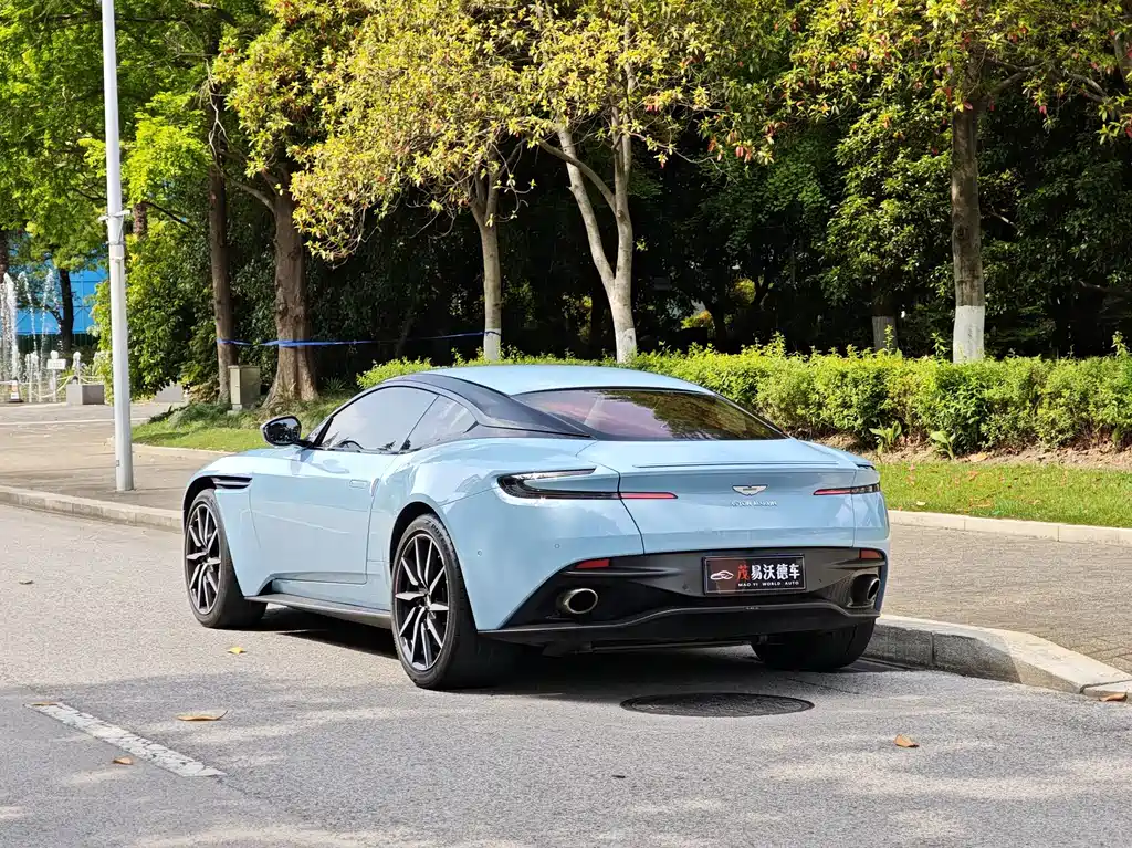 Aston Martin DB11