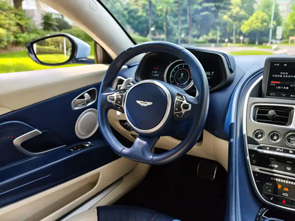 Aston Martin DB11