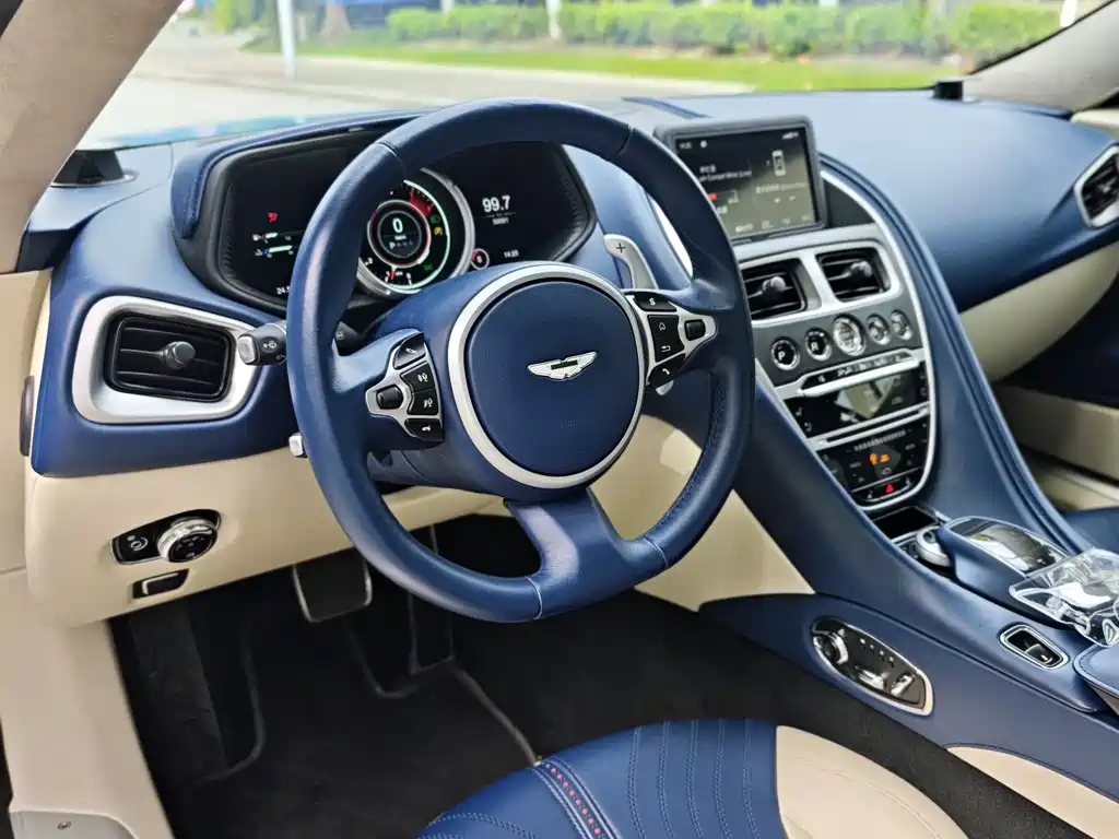 Aston Martin DB11
