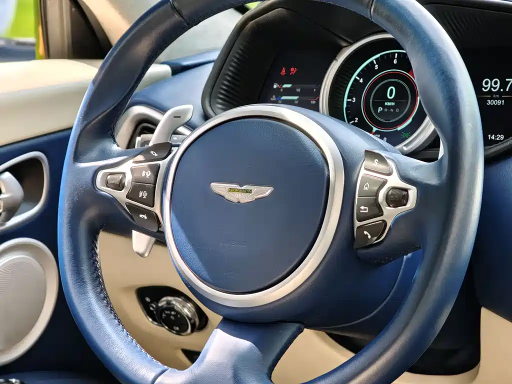 Aston Martin DB11
