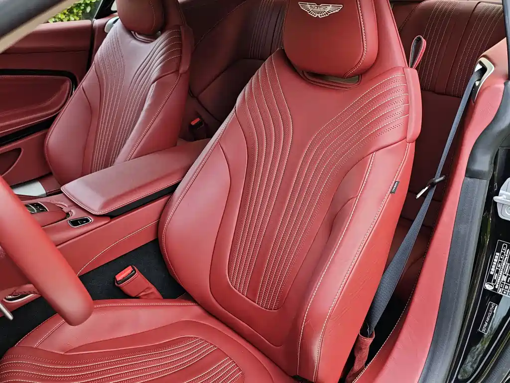 Aston Martin DB11