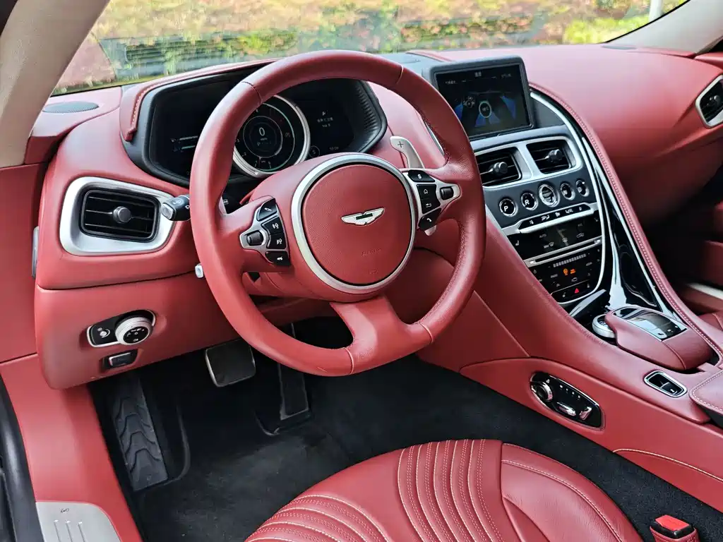 Aston Martin DB11
