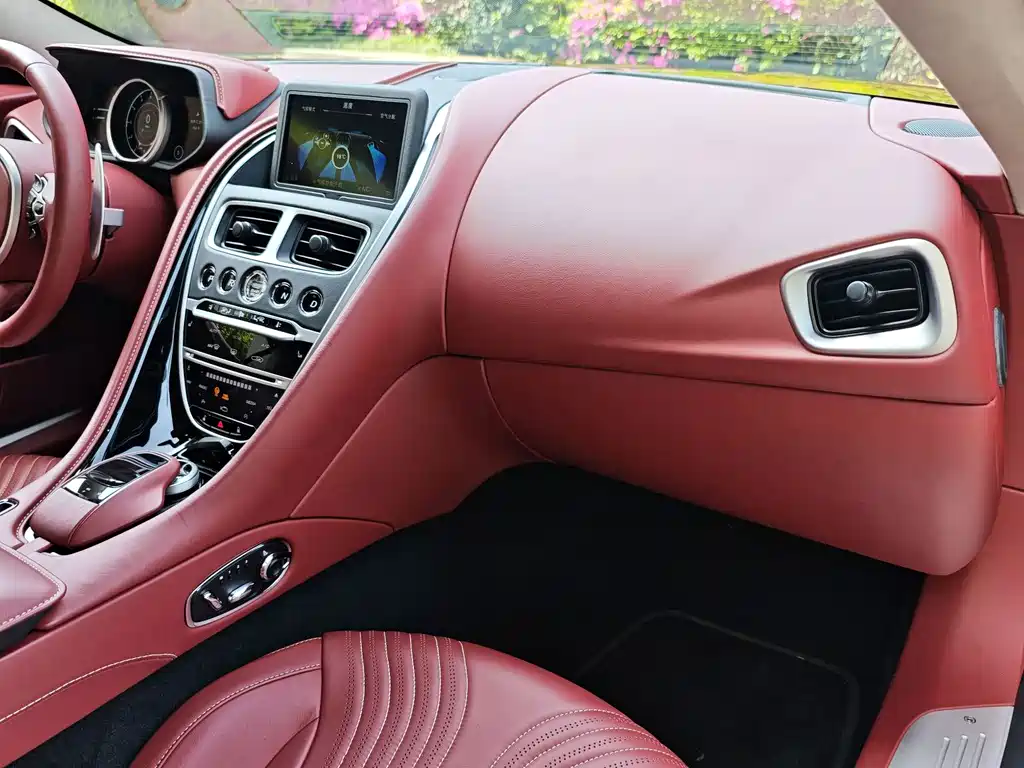 Aston Martin DB11