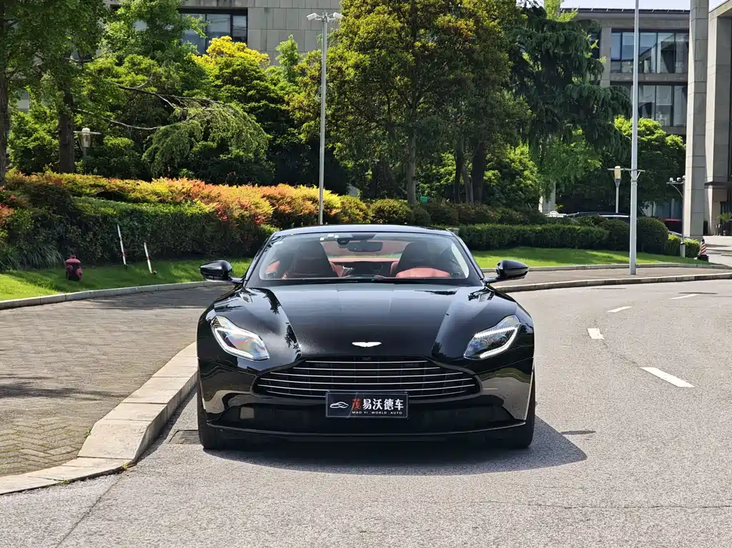Aston Martin DB11